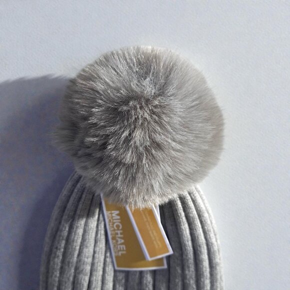 Micheal Kors Grey Faux Fur Beanie NWT - Picture 4 of 11